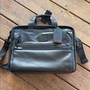 Tumi Essential Leather Tote NWT